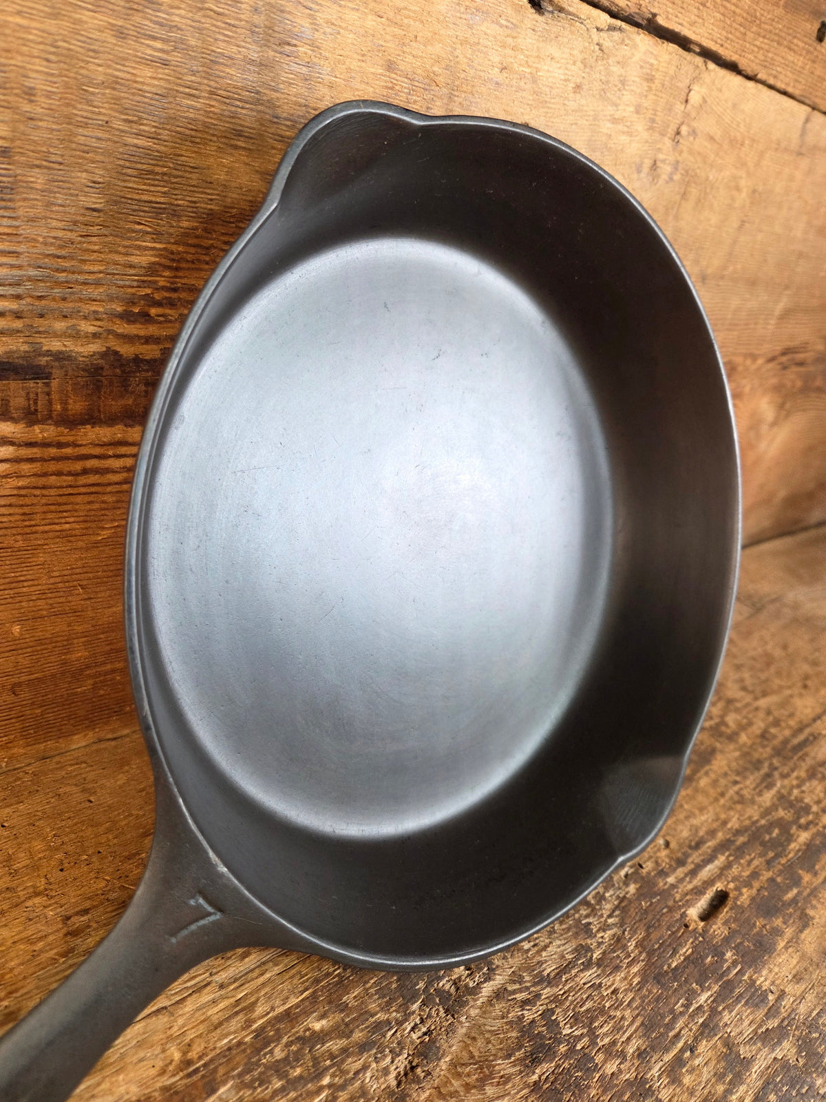 Griswold #7 Skillet with Large Block Logo and Smooth Bottom 701 D later handle - Skillet