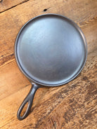 Awesome single serve piece! Lightweight early 1920 Griswold Slant Logo Vintage Griddle #8 Erie 733 - Griddle