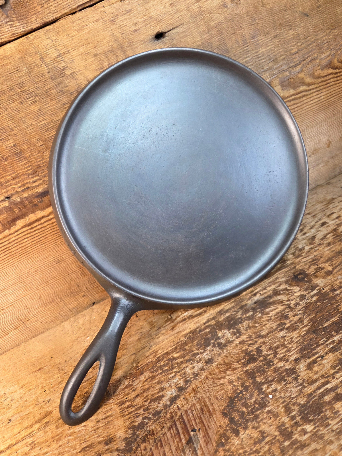 Awesome single serve piece! Lightweight early 1920 Griswold Slant Logo Vintage Griddle #8 Erie 733 - Griddle