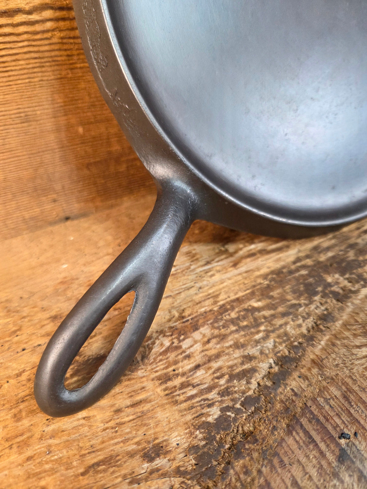 Awesome single serve piece! Lightweight early 1920 Griswold Slant Logo Vintage Griddle #8 Erie 733 - Griddle