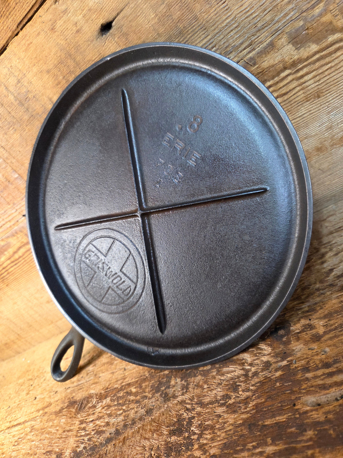 Awesome single serve piece! Lightweight early 1920 Griswold Slant Logo Vintage Griddle #8 Erie 733 - Griddle