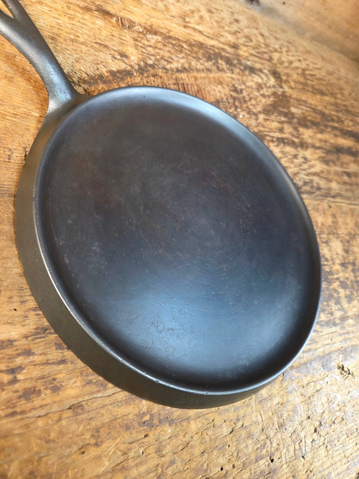 Awesome single serve piece! Lightweight early 1920 Griswold Slant Logo Vintage Griddle #8 Erie 733 - Griddle