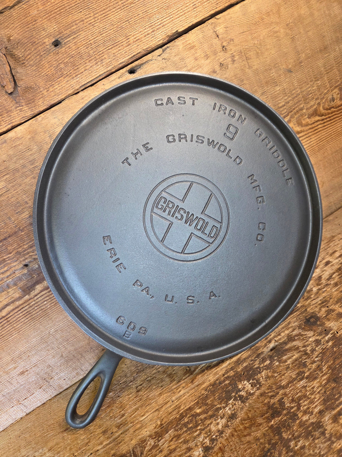 1930’s Griswold #9 Cast Iron Griddle Large Block logo ’Erie PA USA,’609’’. Awesome for pancakes and grilled cheese