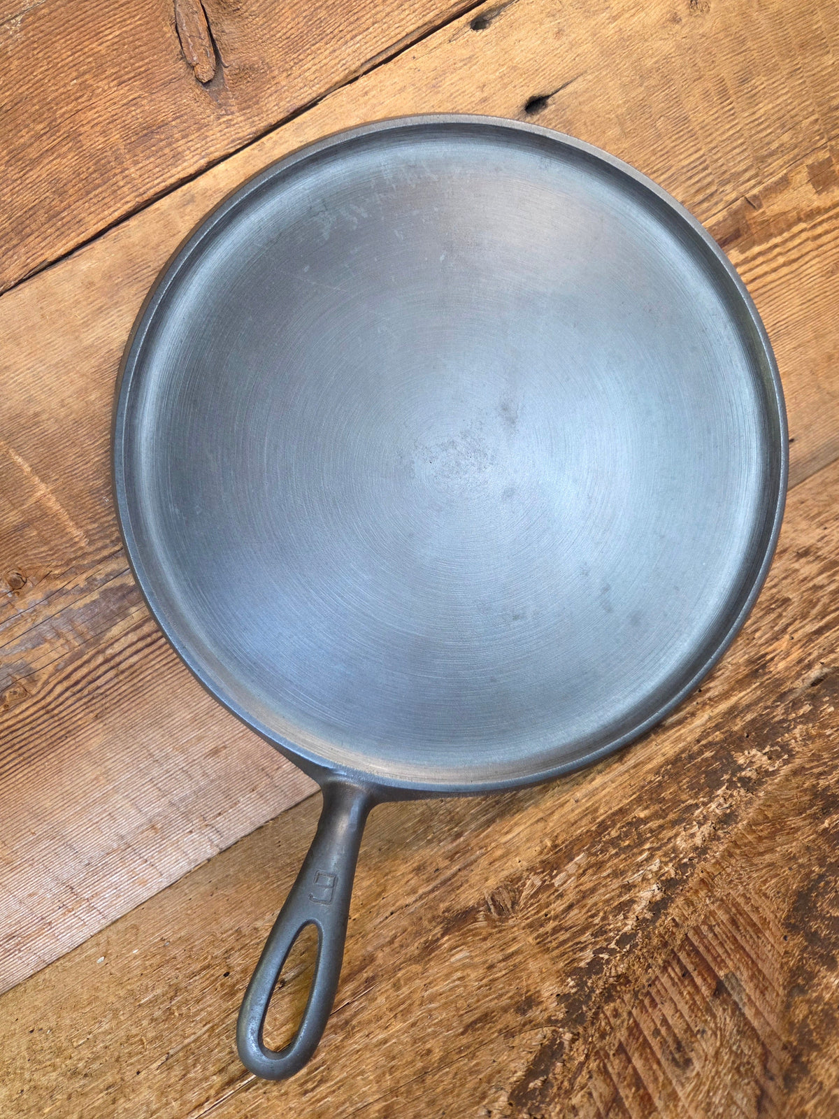1930’s Griswold #9 Cast Iron Griddle Large Block logo ’Erie PA USA,’609’’. Awesome for pancakes and grilled cheese