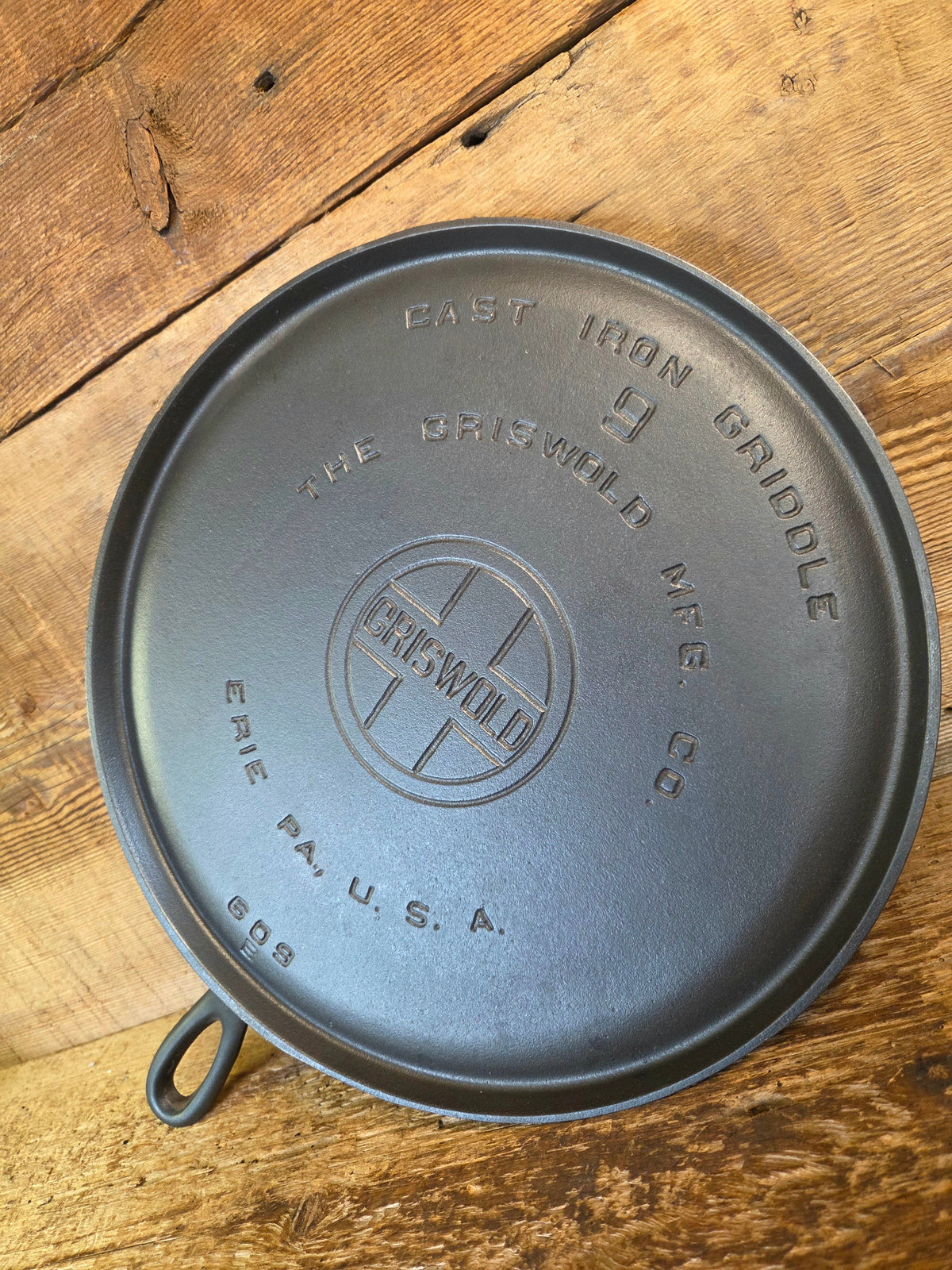 1930’s Griswold #9 Cast Iron Griddle Large Block logo ’Erie PA USA,’609’’. Awesome for pancakes and grilled cheese
