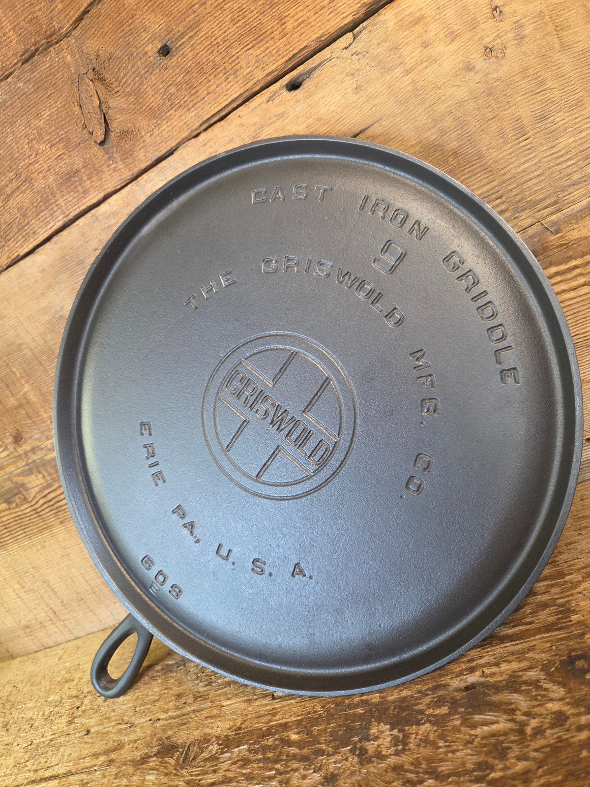 1930’s Griswold #9 Cast Iron Griddle Large Block logo ’Erie PA USA,’609’’. Awesome for pancakes and grilled cheese