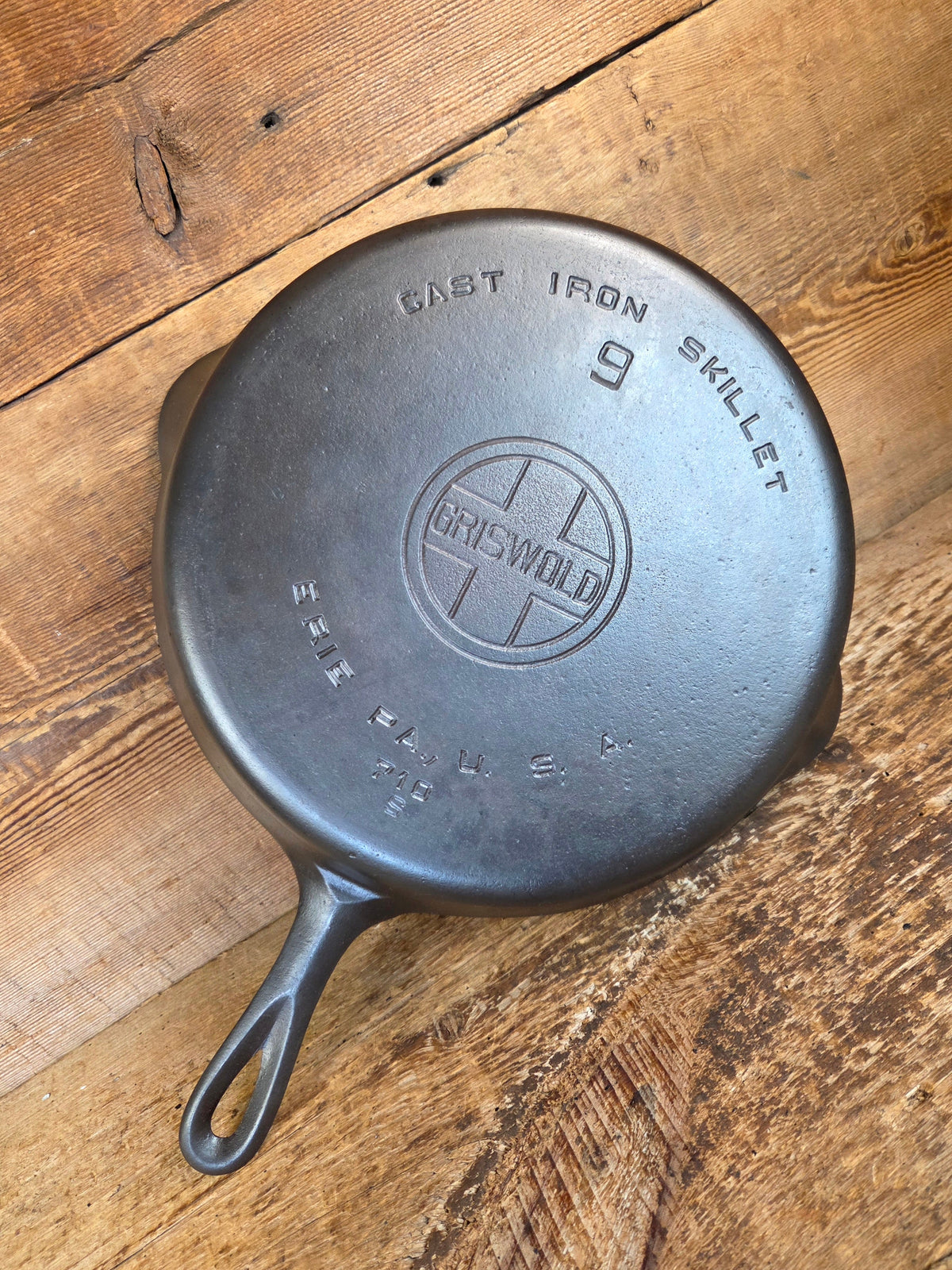 Beauty! 1930’s Griswold #9 Skillet with Large Block Logo and Smooth Bottom 710 S - Skillet