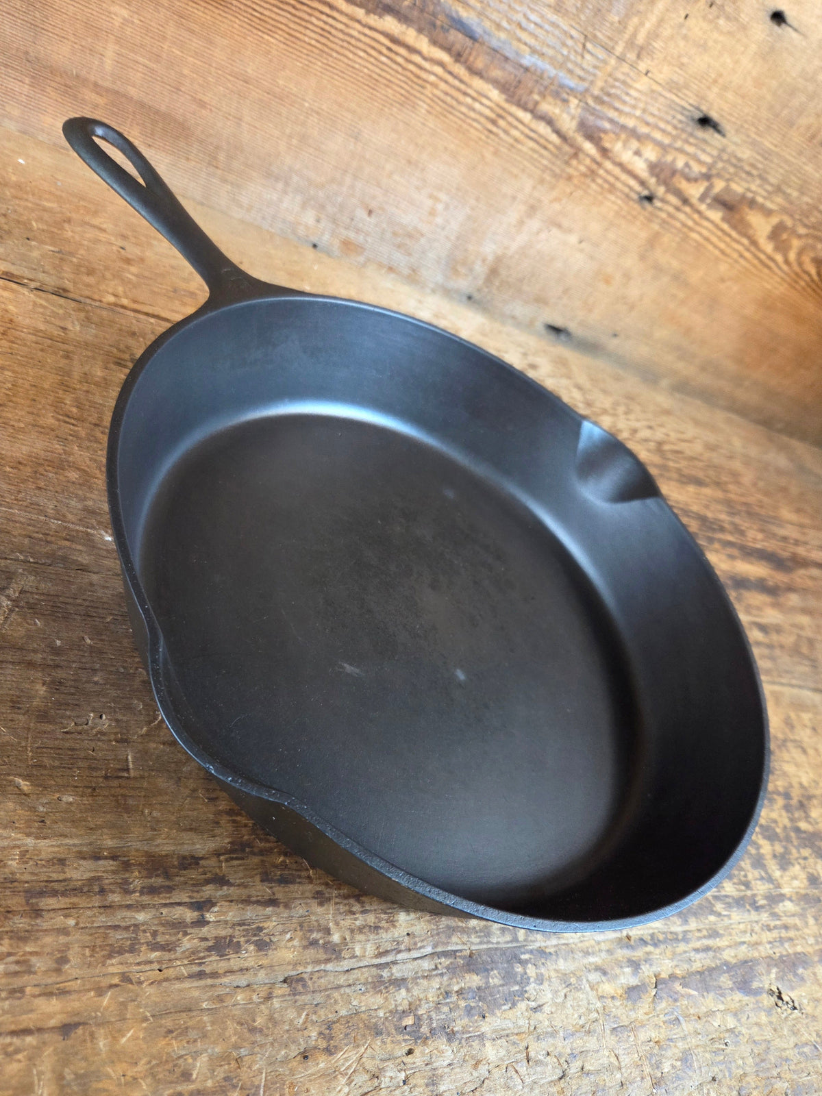 Beauty! 1930’s Griswold #9 Skillet with Large Block Logo and Smooth Bottom 710 S - Skillet