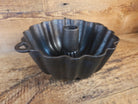 Unknown ’Aristocrat’ style 17 Cup Fluted Bundt Pan with late 1800 gate marking. Really beautiful! - Bakeware