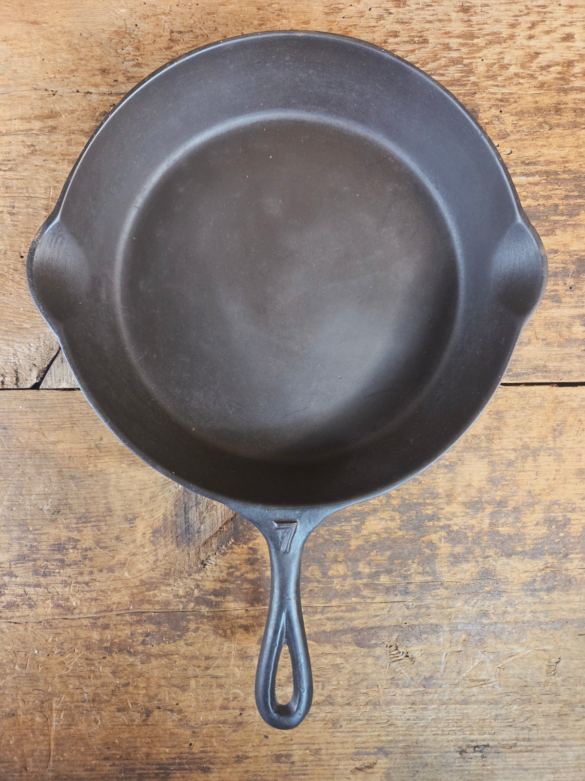1910’s Era Lodge RAISED #7 Cast Iron Skillet Raised ’I’ No Notch heat ring - Skillet