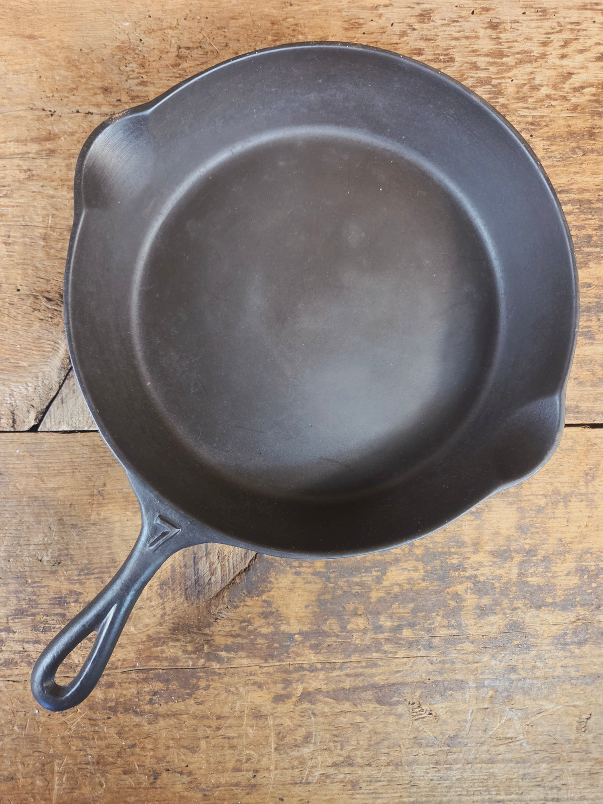1910’s Era Lodge RAISED #7 Cast Iron Skillet Raised ’I’ No Notch heat ring - Skillet