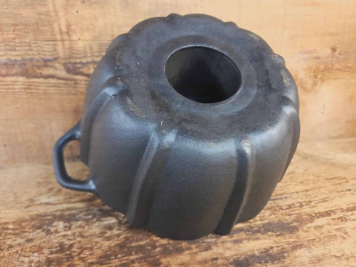 Unknown ’The Poser’ style 10 Cup German style (Gugelhupf) pan. Really beautiful! - Bakeware