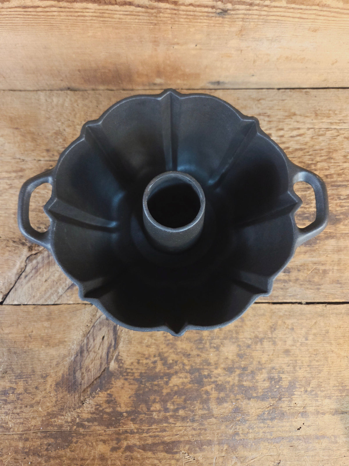 Unknown ’The Poser’ style 10 Cup German style (Gugelhupf) pan. Really beautiful! - Bakeware