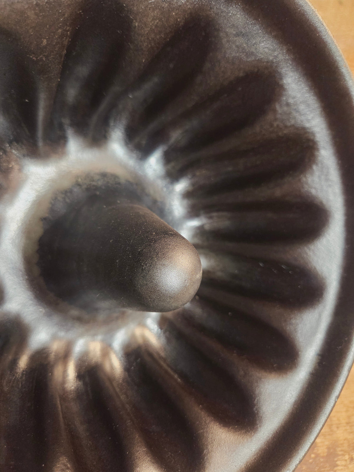 Cousances brand (Le Crueset) 12 Cup Fluted Style Cake Pan. - Bakeware