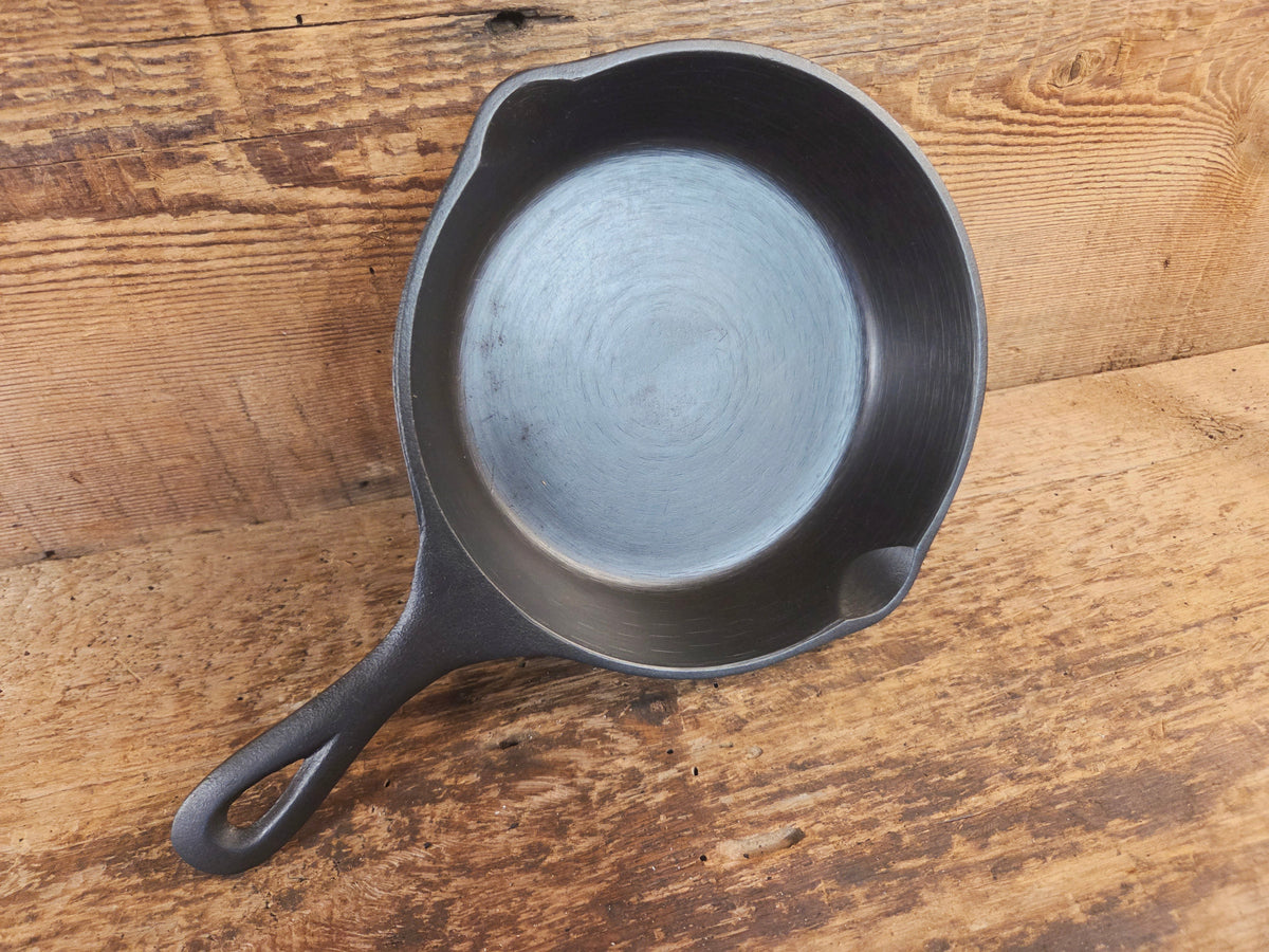 Collector’s Piece! Very Cool Lodge #4 Skillet with 3 Notch and #3 marking - Skillet