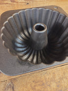 So unique! ’The Pauper’ fluted style cake pan unknown maker. 12 Cups Square base - Bakeware