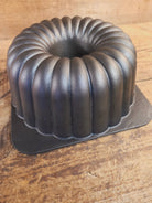 So unique! ’The Pauper’ fluted style cake pan unknown maker. 12 Cups Square base - Bakeware