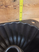 So unique! ’The Pauper’ fluted style cake pan unknown maker. 12 Cups Square base - Bakeware
