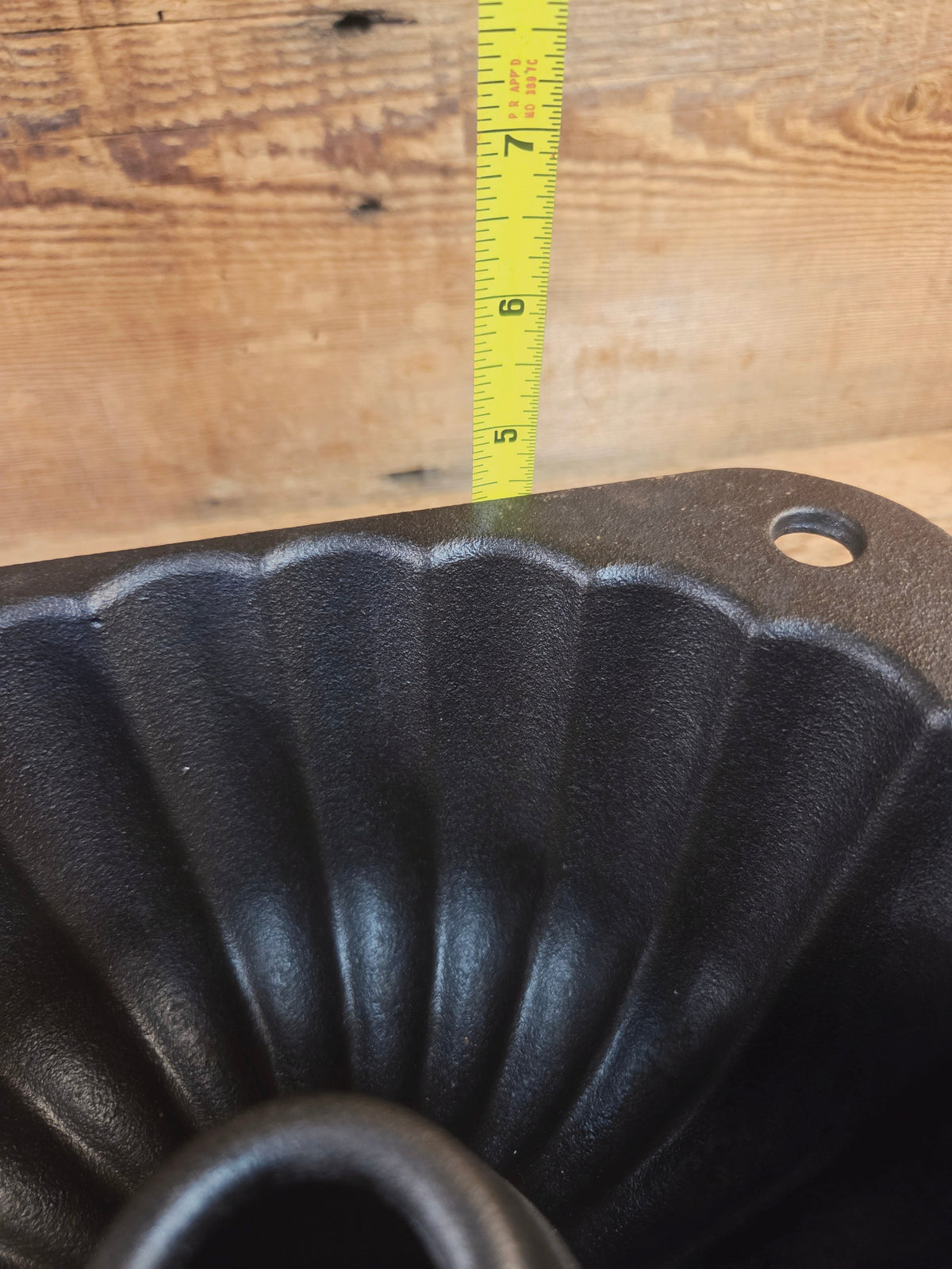 So unique! ’The Pauper’ fluted style cake pan unknown maker. 12 Cups Square base - Bakeware
