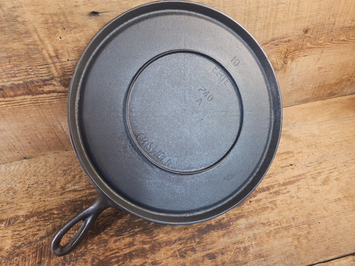 Super unique and gorgeous!! #740 Griswold #10 Round handled griddle with SLANT logo and NO Circles! Very different