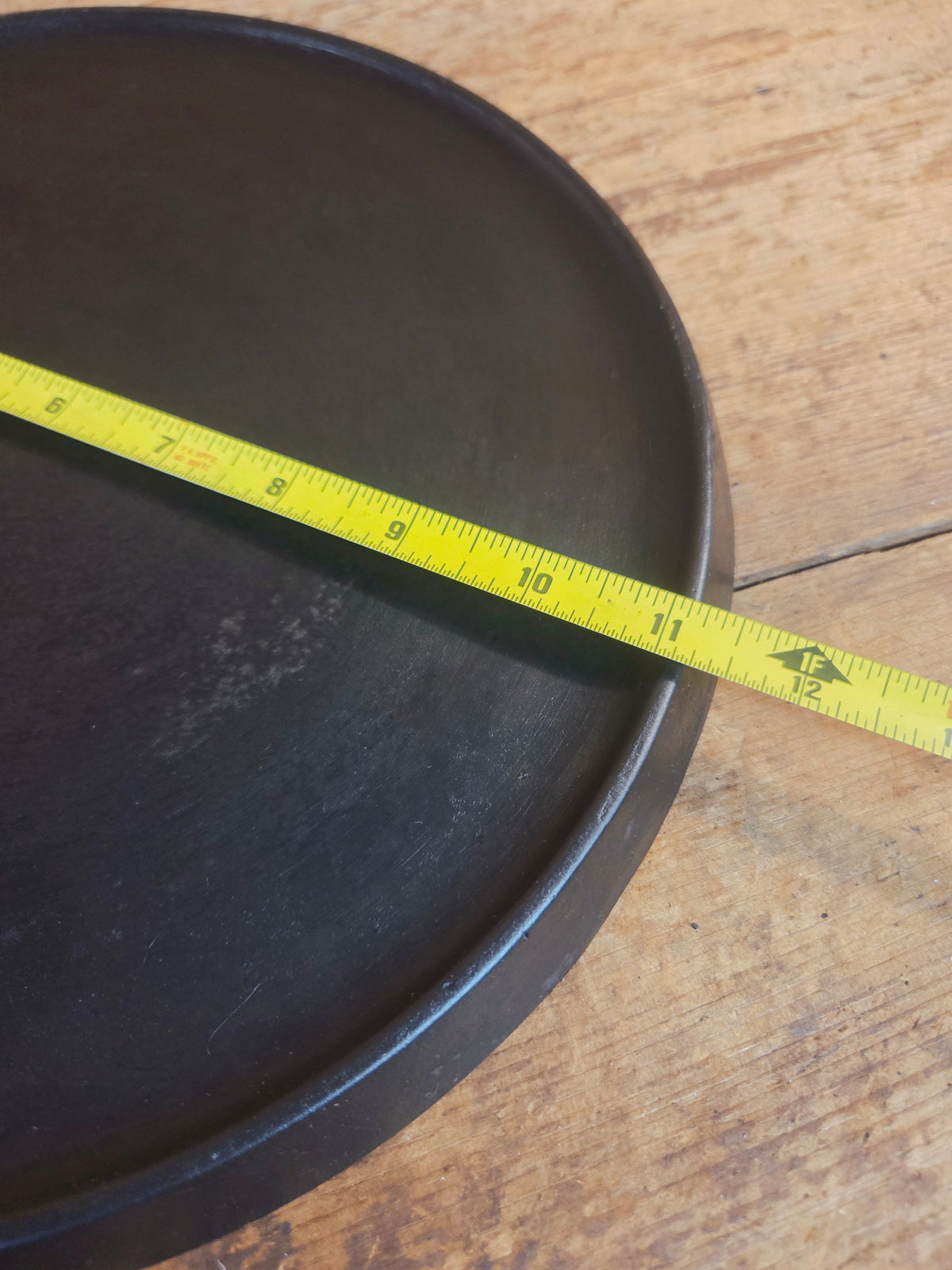 Super unique and gorgeous!! #740 Griswold #10 Round handled griddle with SLANT logo and NO Circles! Very different