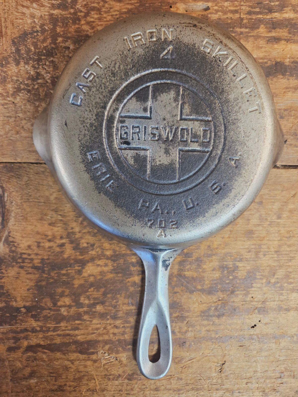Priced To Sell! Griswold #4 Cast Iron Skillet with Large Block Logo 702 A - Skillet