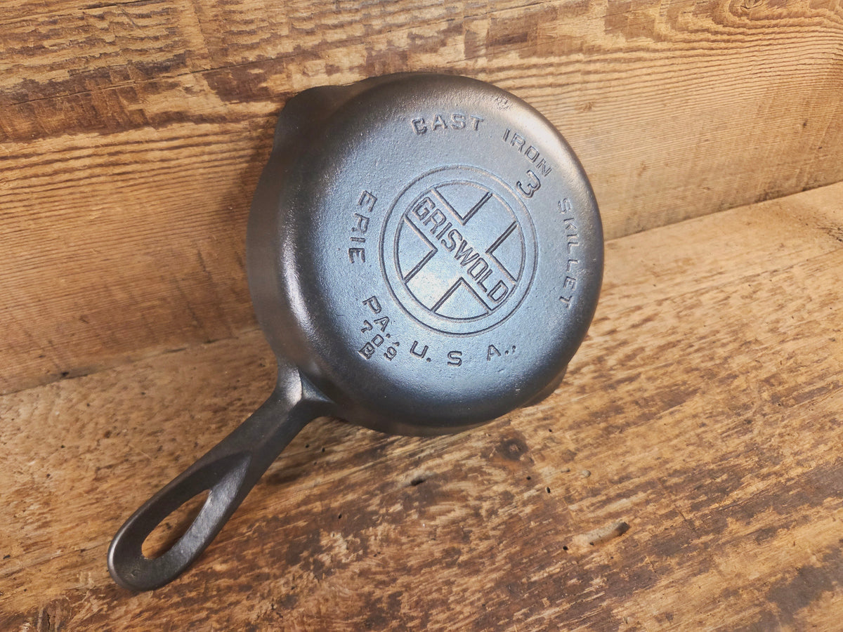 Must have egg skillet! Griswold #3 Skillet with Large Block Logo 709 B - Skillet