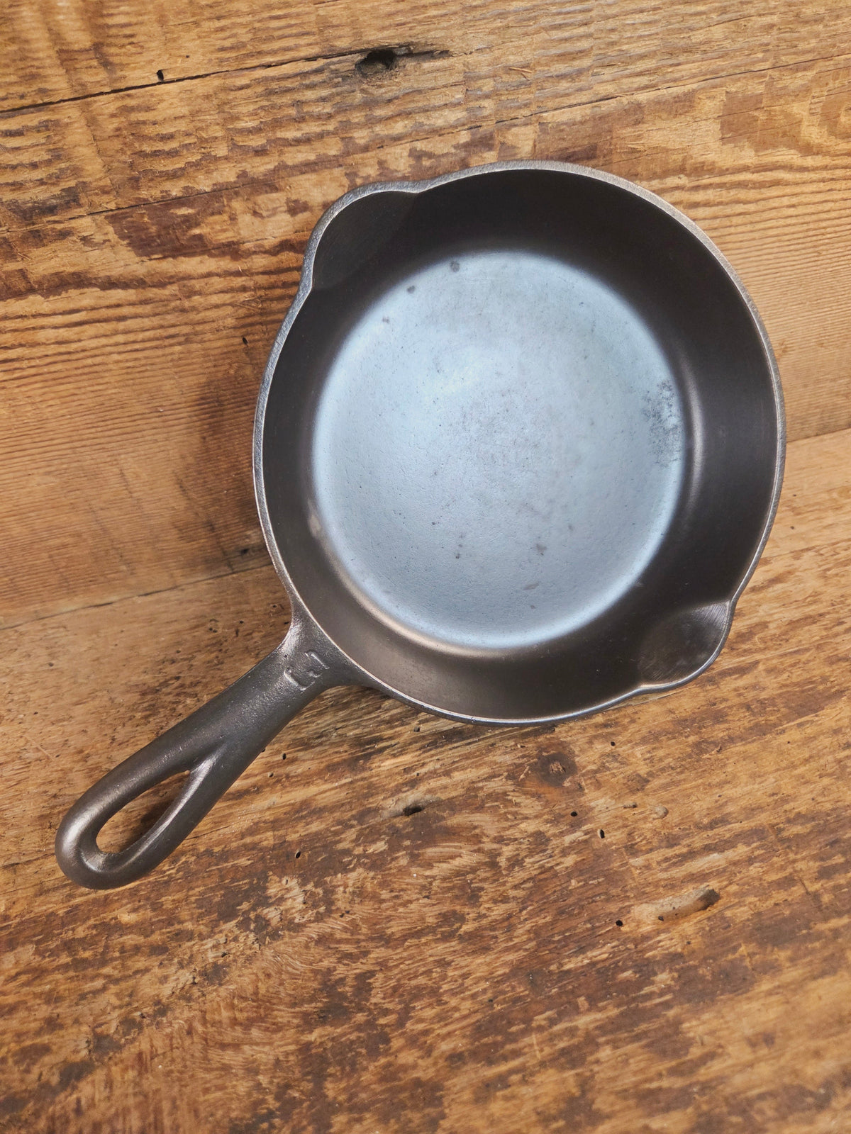 Must have egg skillet! Griswold #3 Skillet with Large Block Logo 709 B - Skillet
