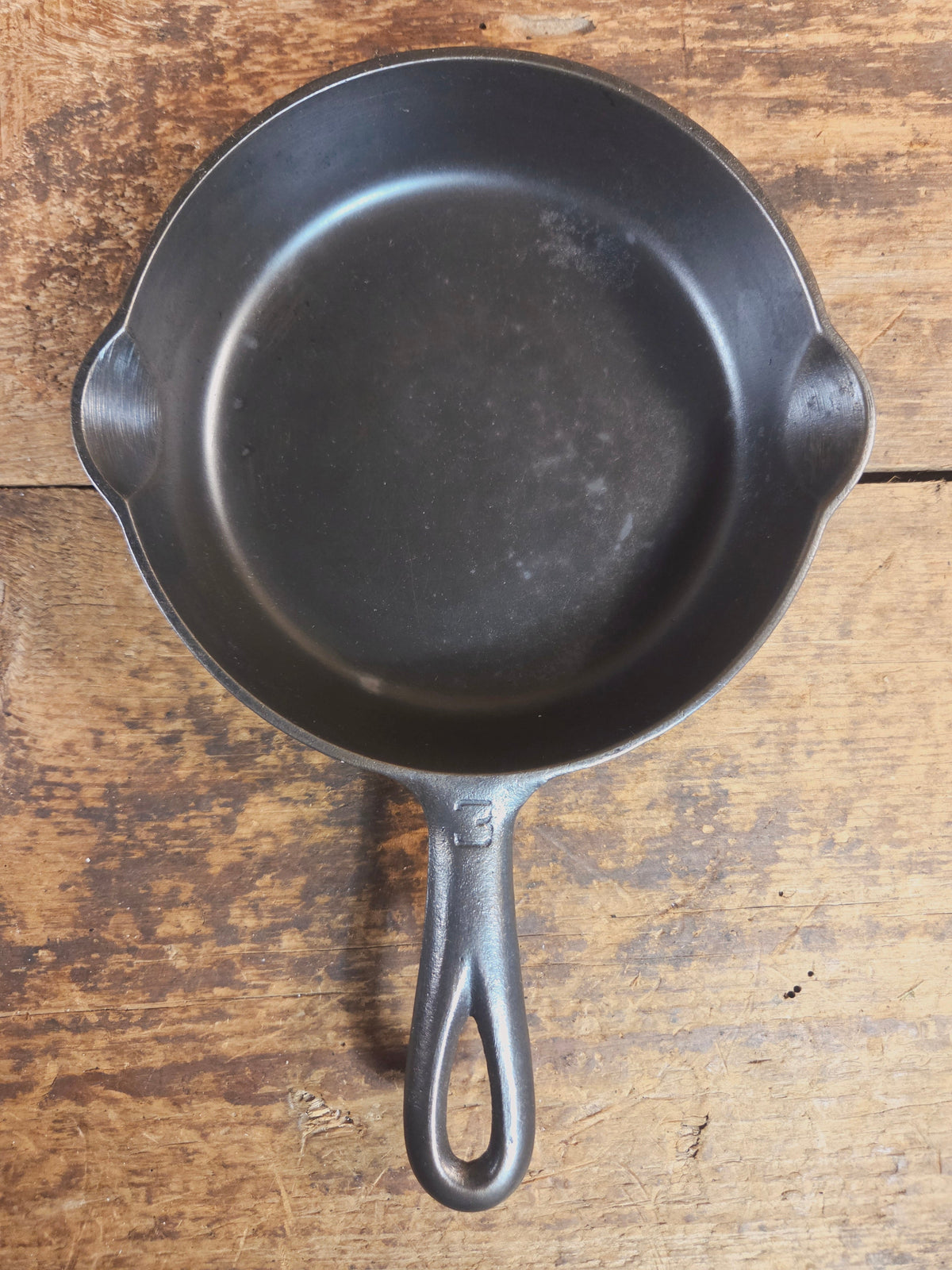 Must have egg skillet! Griswold #3 Skillet with Large Block Logo 709 B - Skillet