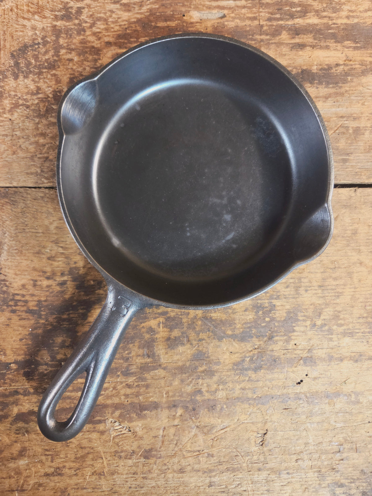 Must have egg skillet! Griswold #3 Skillet with Large Block Logo 709 B - Skillet