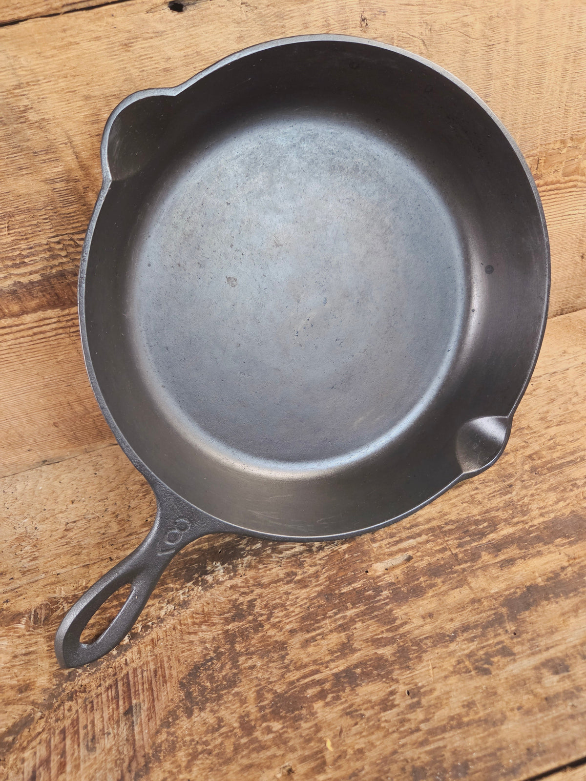 Unknown pointy handled #8 cast iron skillet. Beautiful skillet amazing daily user - Skillet