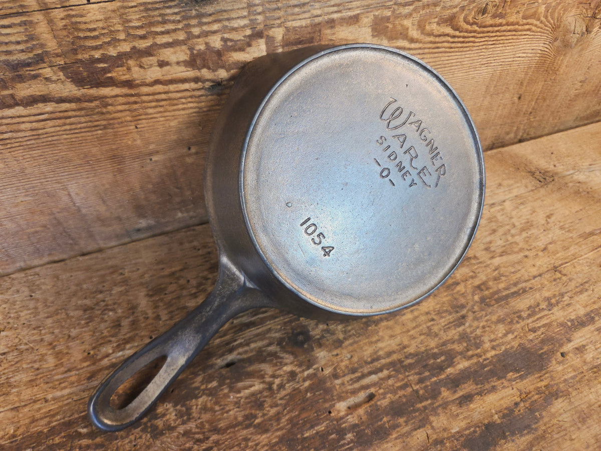 HTF! 1924 Wagner Ware #4 Cast Iron Skillet with Heat Ring 1054. Plating outside black iron inside. Beautiful patina!