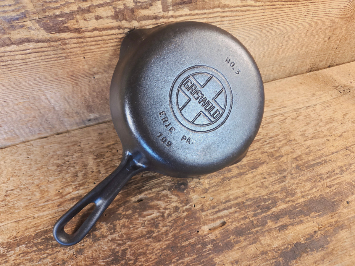 UNIQUE! Griswold No. 3 Skillet with MEDIUM Block Logo AND Groove Handle! Erie PA 709 - Skillet