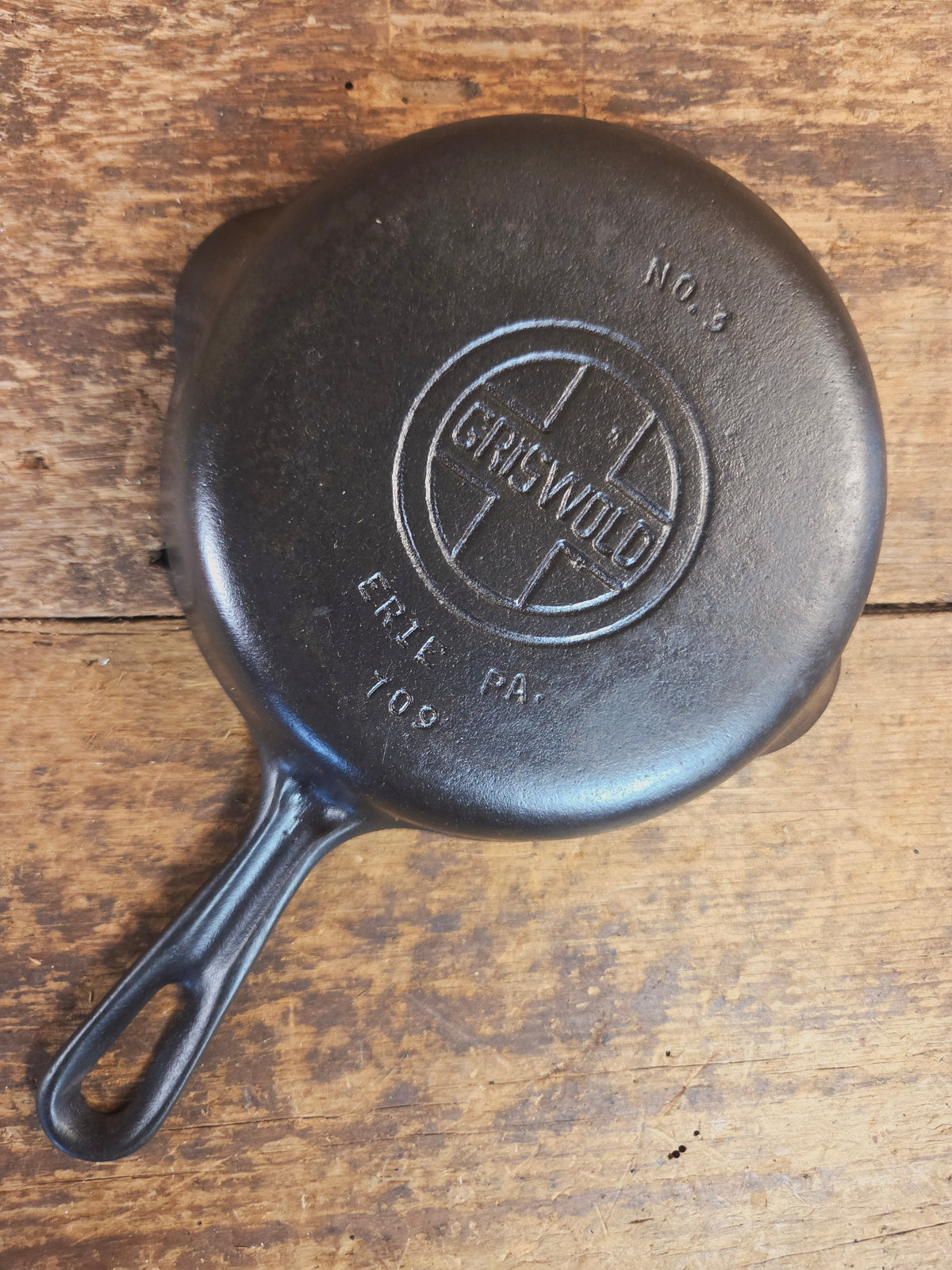 UNIQUE! Griswold No. 3 Skillet with MEDIUM Block Logo AND Groove Handle! Erie PA 709 - Skillet