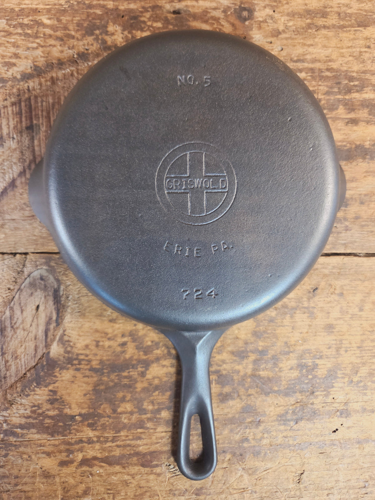 Gorgeous! Griswold No. 5 Cast Iron Skillet with Small Block Logo and Smooth Bottom 724 - Skillet