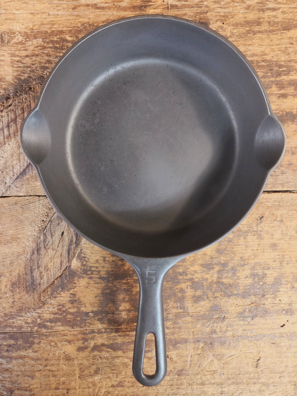 Gorgeous! Griswold No. 5 Cast Iron Skillet with Small Block Logo and Smooth Bottom 724 - Skillet
