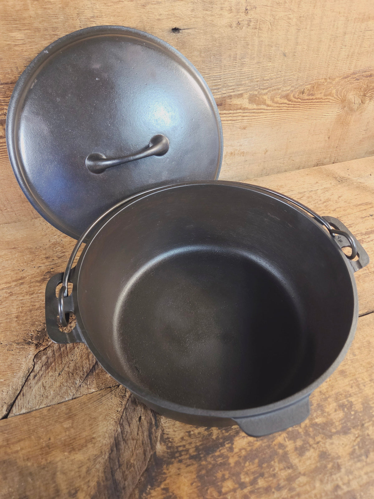 Elegant Griswold’s Iron Mountain Series #8 Cast Iron Dutch Oven with Lid (1036 C/1037 A) - Dutch Ovens Trivets & Kettles