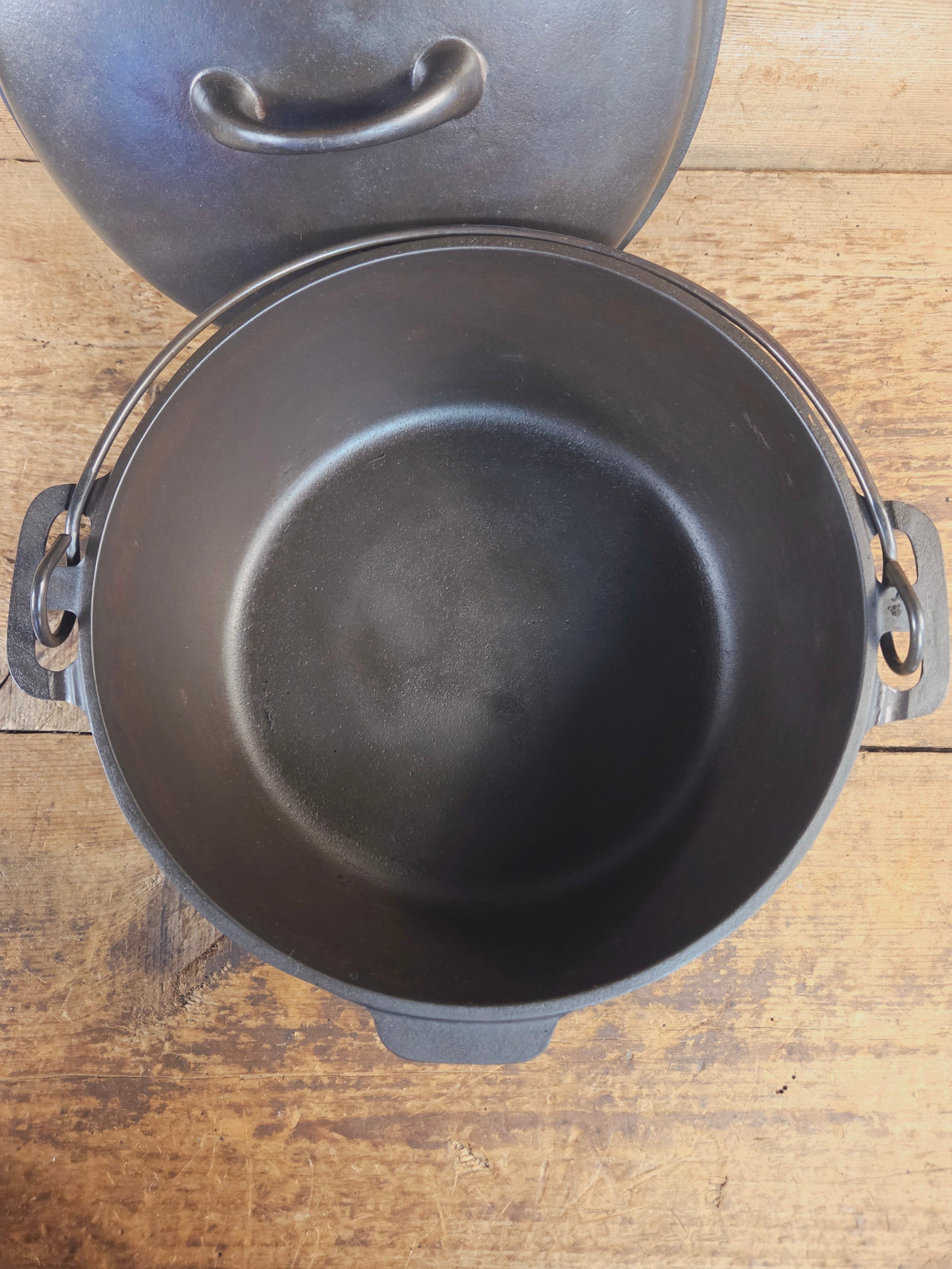 Elegant Griswold’s Iron Mountain Series #8 Cast Iron Dutch Oven with Lid (1036 C/1037 A) - Dutch Ovens Trivets & Kettles