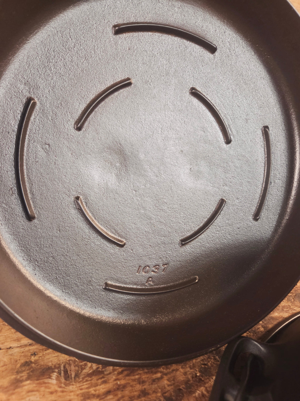 Elegant Griswold’s Iron Mountain Series #8 Cast Iron Dutch Oven with Lid (1036 C/1037 A) - Dutch Ovens Trivets & Kettles