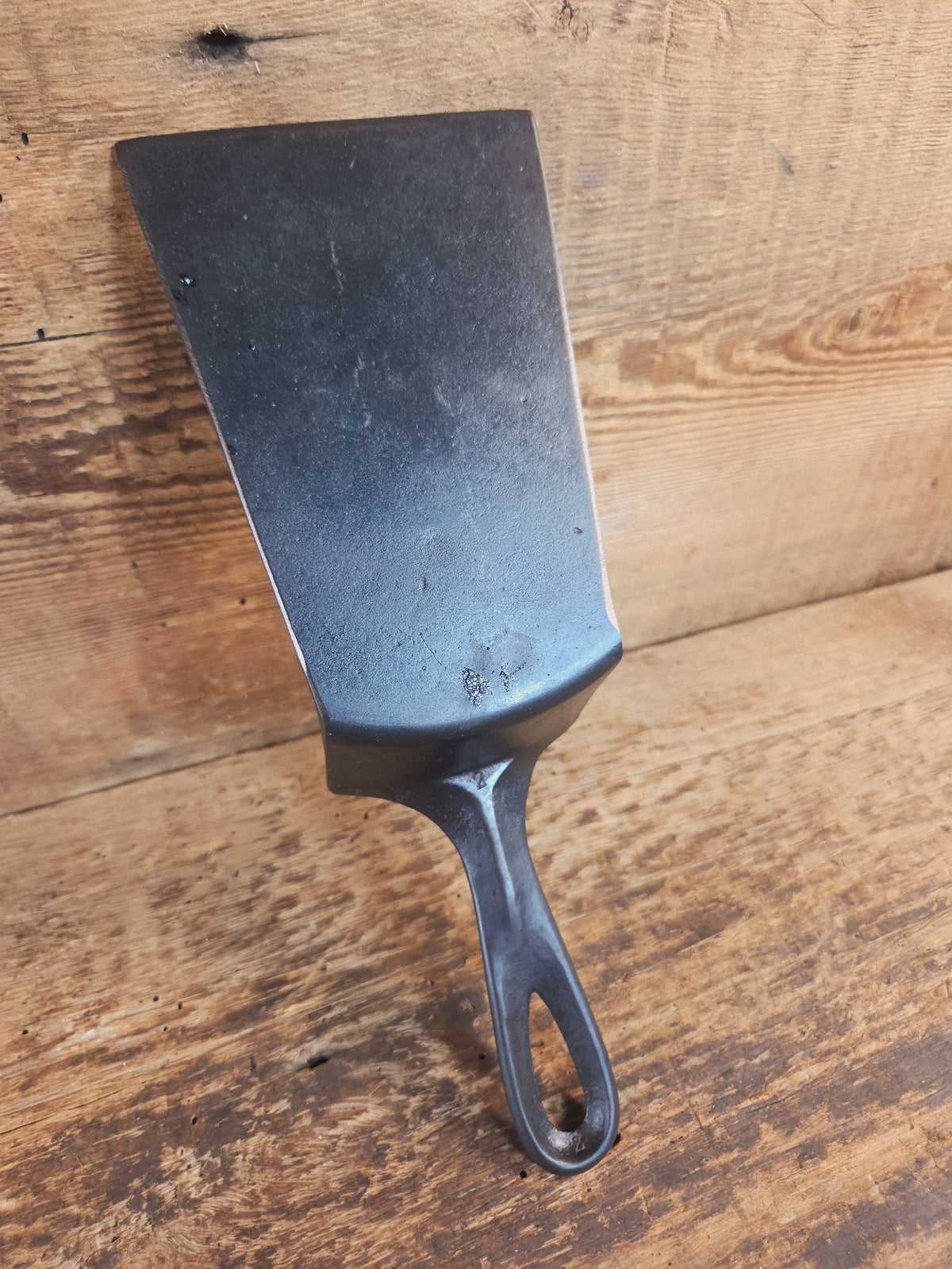 Custom made Wagner Cast Iron Skillet Spatula. Reclaimed #5 unmarked Wagner cast iron skillet. Great gift! SC24 - Spatula