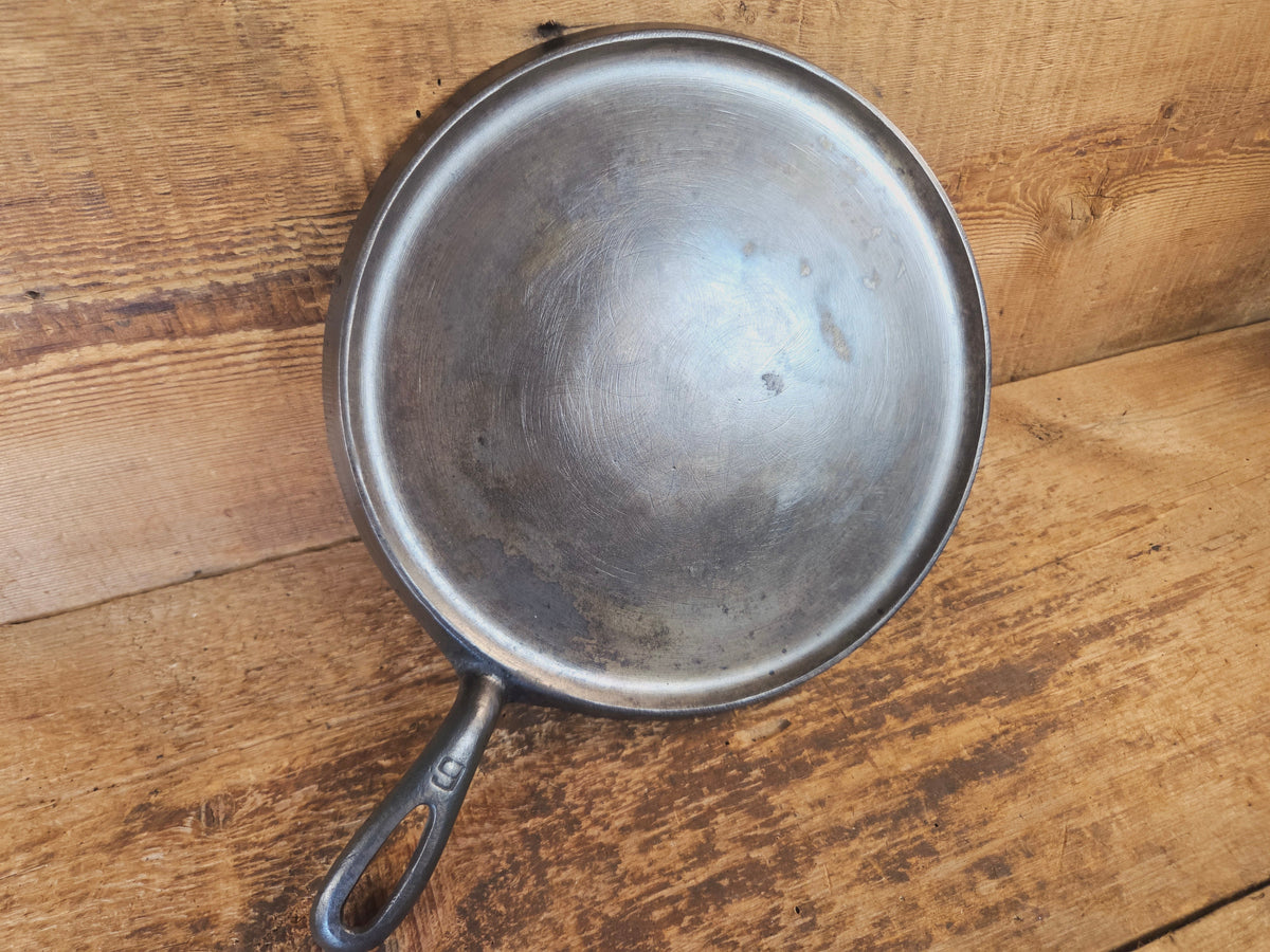 1930’s Griswold #9 Cast Iron Griddle Large Block logo ’Erie PA USA,’609 A’. Awesome for pancakes and grilled cheese