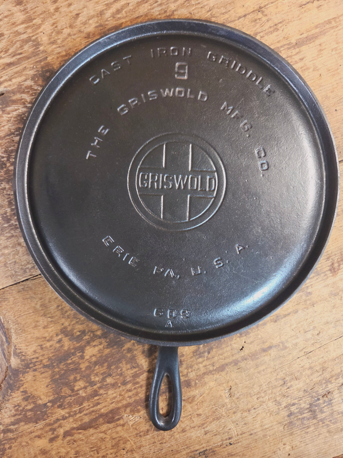 1930’s Griswold #9 Cast Iron Griddle Large Block logo ’Erie PA USA,’609 A’. Awesome for pancakes and grilled cheese