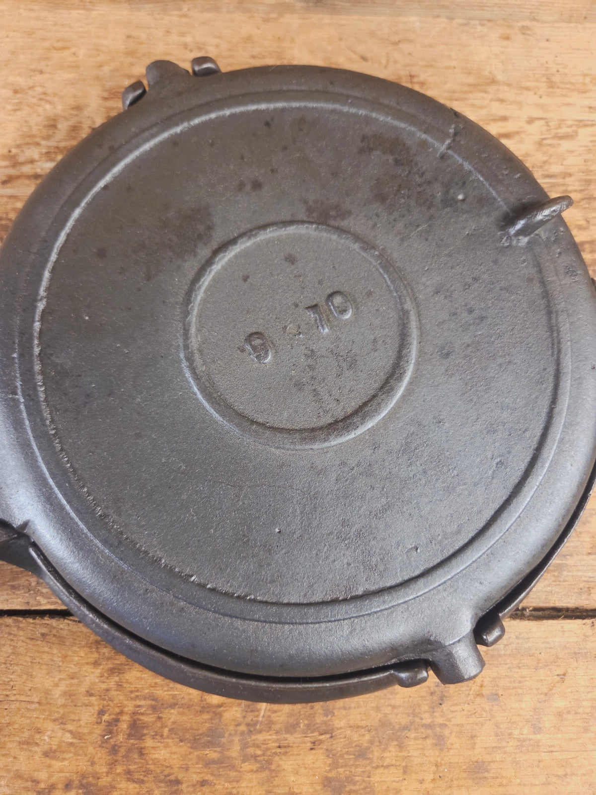 1800’s Era Unknown BEAUTIFUL 9/10 Antique Waffle iron. VERY cool diamond design makes huge waffles - Waffle Iron