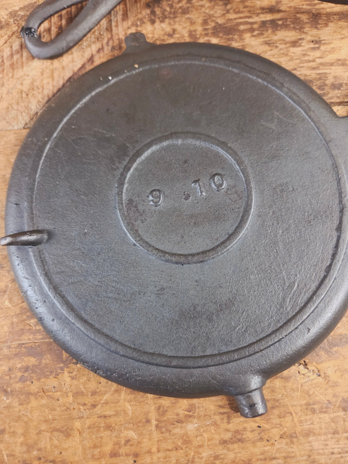 1800’s Era Unknown BEAUTIFUL 9/10 Antique Waffle iron. VERY cool diamond design makes huge waffles - Waffle Iron