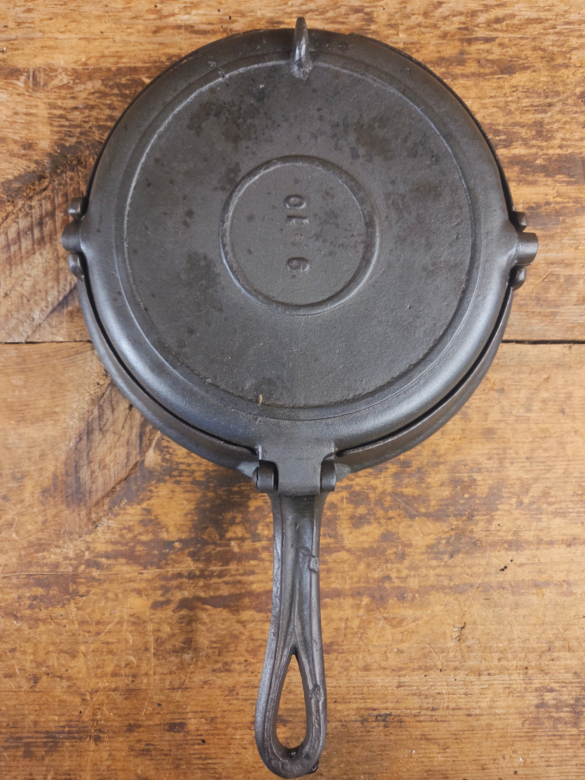 1800’s Era Unknown BEAUTIFUL 9/10 Antique Waffle iron. VERY cool diamond design makes huge waffles - Waffle Iron