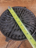 1800’s Era Unknown BEAUTIFUL 9/10 Antique Waffle iron. VERY cool diamond design makes huge waffles - Waffle Iron