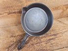 Stunner. Antique gate-marked unknown #7 skillet. Est 1880’s. Left single spout heat ring bottom w/ semi fancy handle