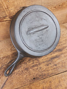 Stunner. Antique gate-marked unknown #7 skillet. Est 1880’s. Left single spout heat ring bottom w/ semi fancy handle