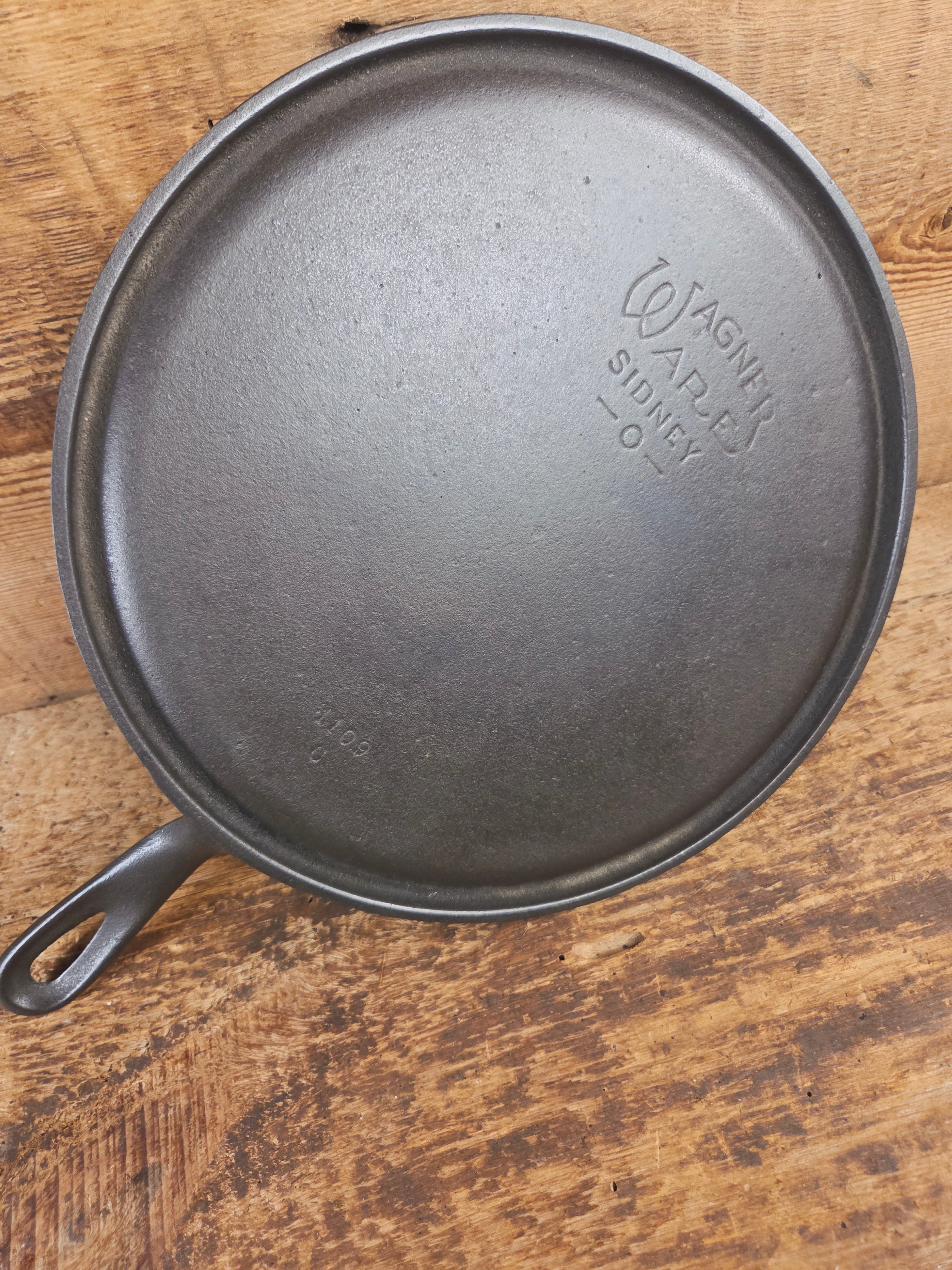 1930's Era Wagner Ware #9 Cast Iron Round Griddle, 1109 C. Makes