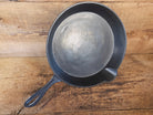 Stunner. Antique gate-marked unknown #10 skillet. Est 1880’s. RIGHT single spout heat ring bottom w/ pointy handle